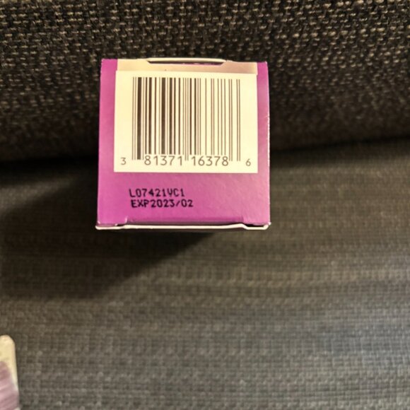 Two packs of Aveeno Absolutely Ageless Daily Moisturizer SPF - Picture 6 of 8